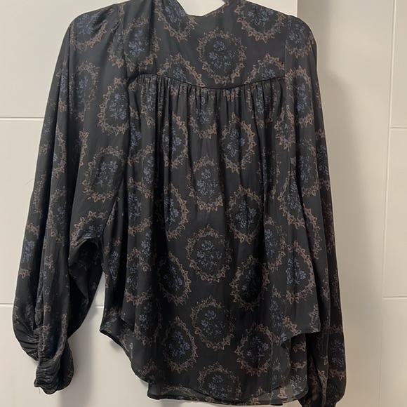 Free People cowl neck blouse. Size L - Picture 3 of 6